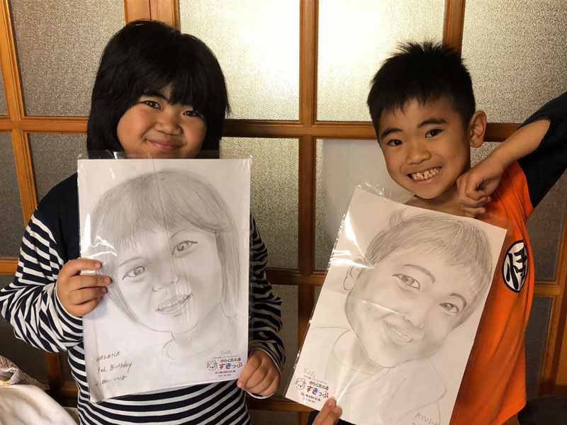 クラウンによる似顔絵 愛知と岐阜でクラウン ピエロ のイベント派遣と大道芸人のイベント派遣 がらくた工房すきっぷ